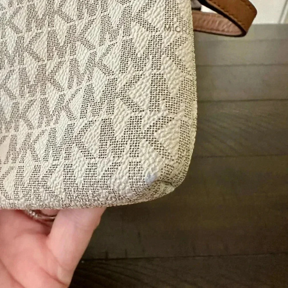 Michael Kors Small Handbag/Wristlet - Picture 10 of 11